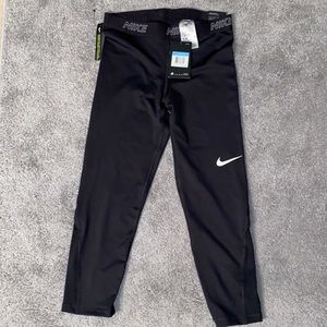 Nike Victory Baselayer Tight Fit Capri - BRAND NEW
